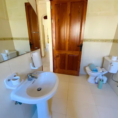 Tan Nanna Tropical With Spacious Pool Affittacamere Sannat