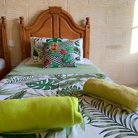 Tan Nanna Tropical With Spacious Pool Guest house Sannat