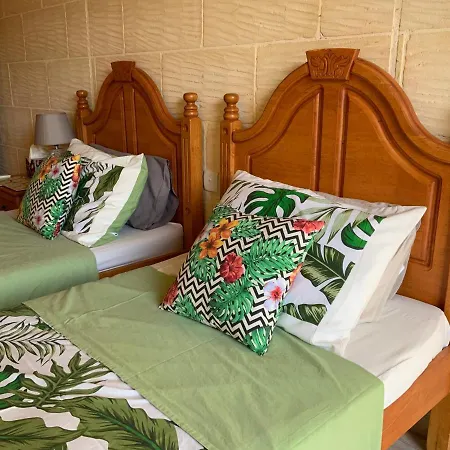 Guest house Tan Nanna Tropical With Spacious Pool